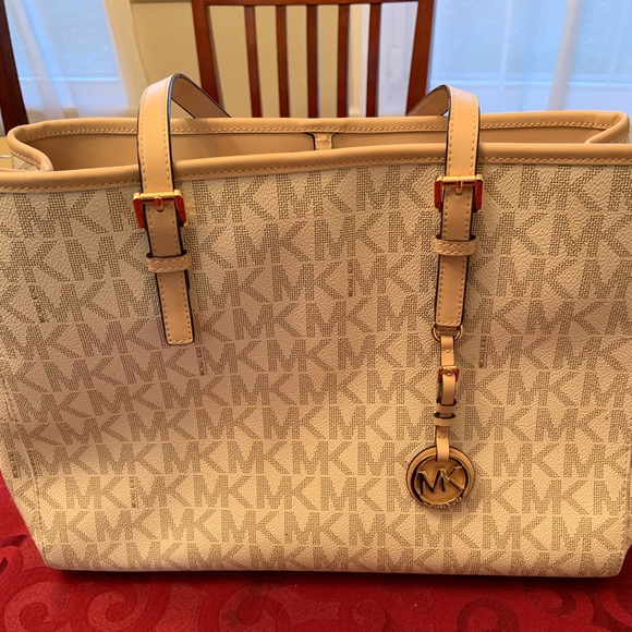 Michael Kors Handbags - Michael Kors purse